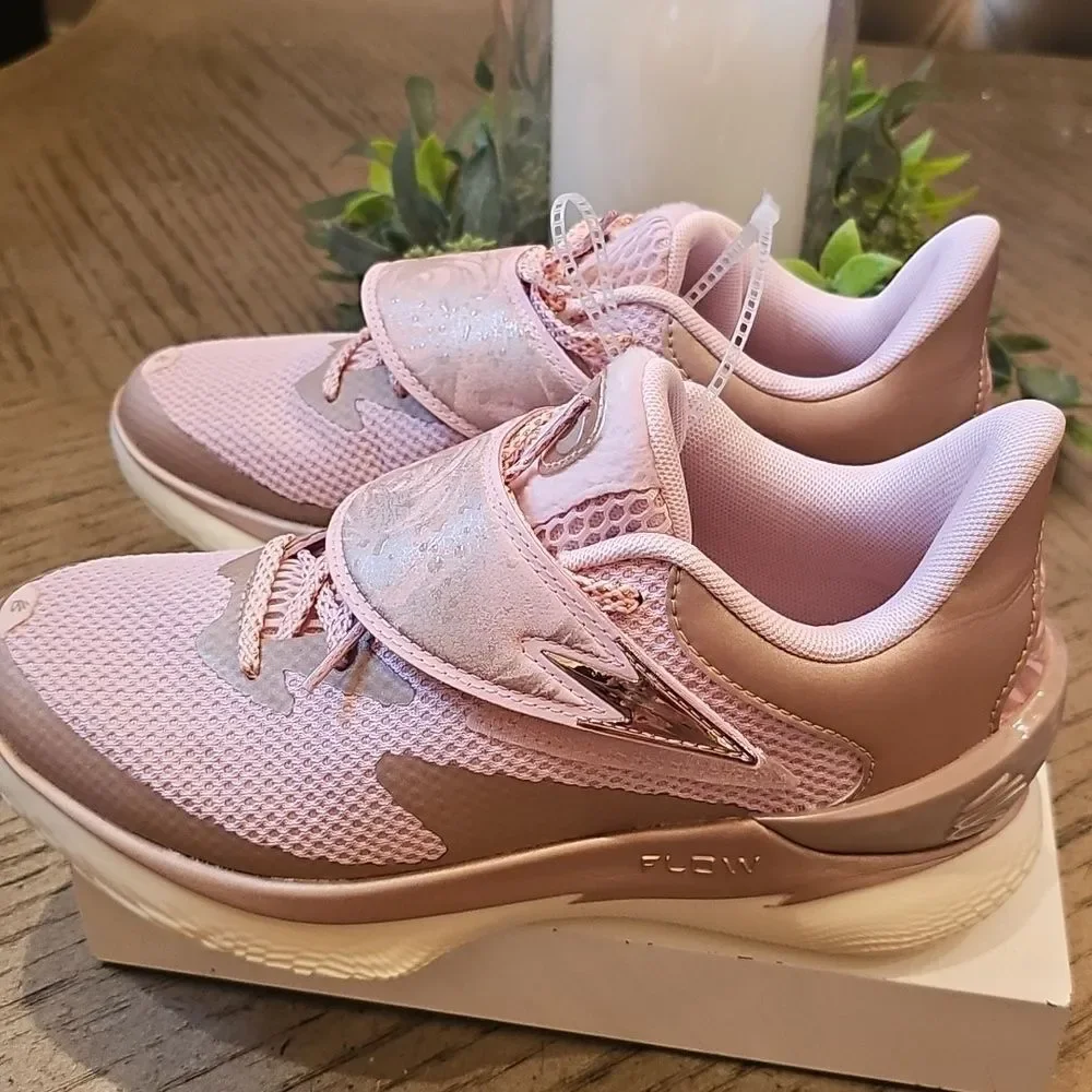 Under Armour Curry Fox Rose Sneakers Size 7 NWT